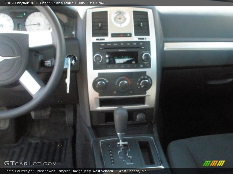 Bright Silver Metallic / Dark Slate Gray 2009 Chrysler 300