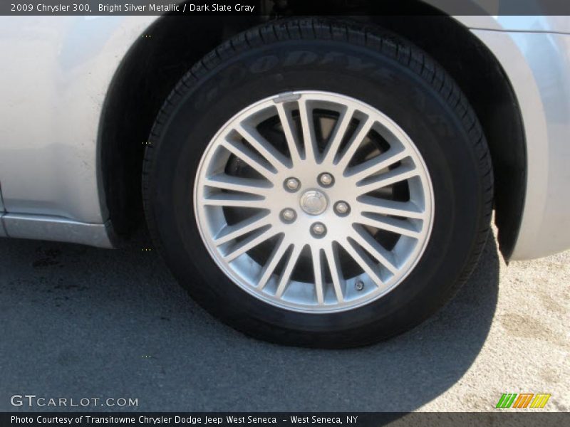 Bright Silver Metallic / Dark Slate Gray 2009 Chrysler 300