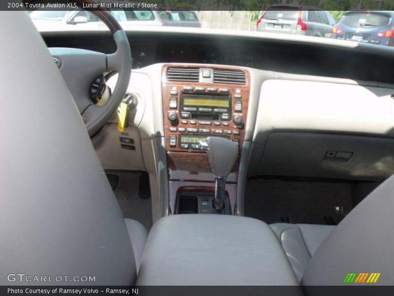 Lunar Mist Metallic / Stone 2004 Toyota Avalon XLS