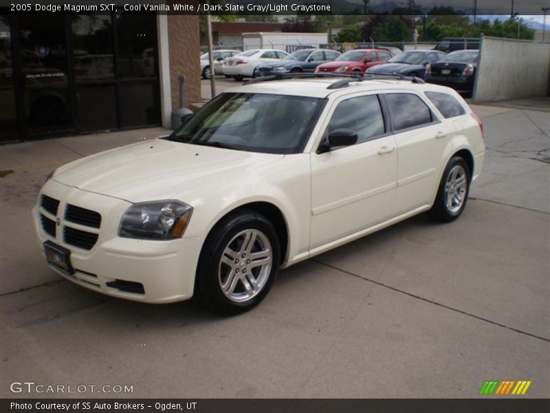 Cool Vanilla White / Dark Slate Gray/Light Graystone 2005 Dodge Magnum SXT