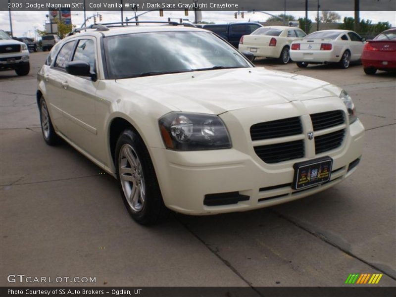 Cool Vanilla White / Dark Slate Gray/Light Graystone 2005 Dodge Magnum SXT