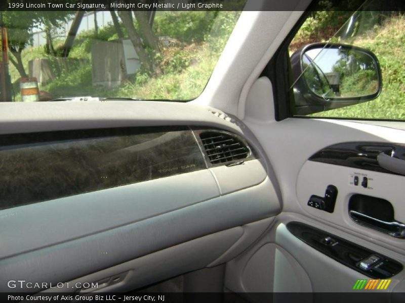 Midnight Grey Metallic / Light Graphite 1999 Lincoln Town Car Signature