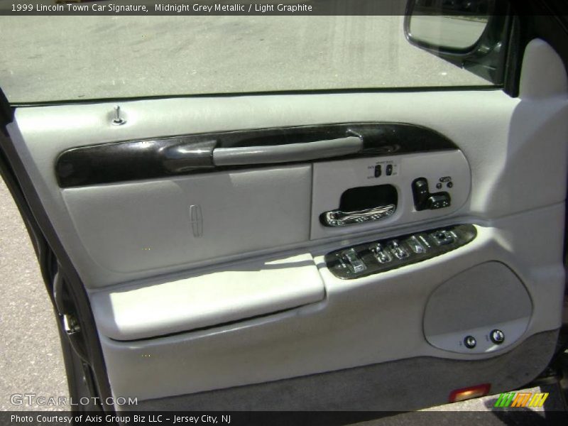 Midnight Grey Metallic / Light Graphite 1999 Lincoln Town Car Signature