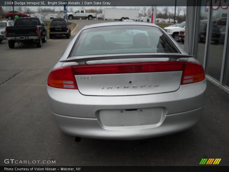 Bright Silver Metallic / Dark Slate Gray 2004 Dodge Intrepid SE