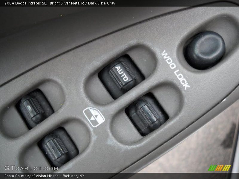 Bright Silver Metallic / Dark Slate Gray 2004 Dodge Intrepid SE