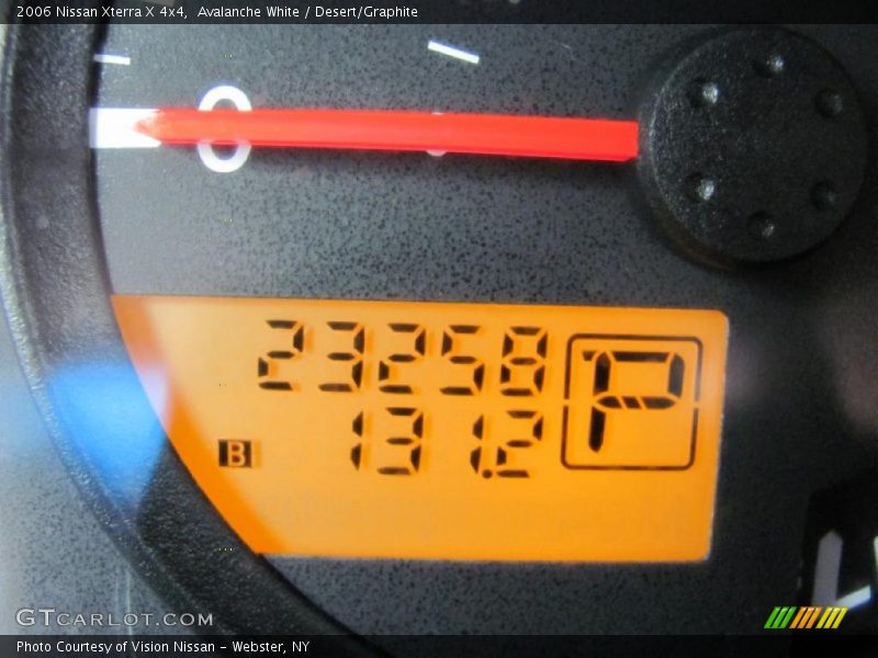Avalanche White / Desert/Graphite 2006 Nissan Xterra X 4x4
