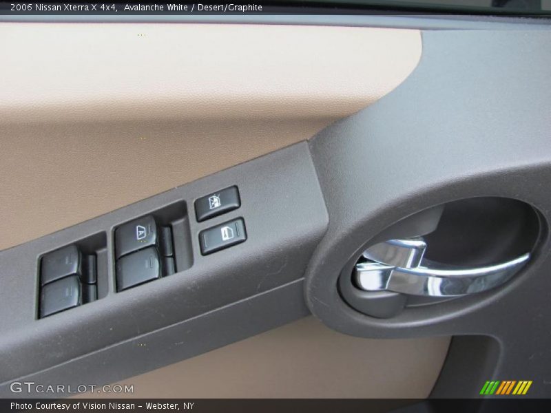 Avalanche White / Desert/Graphite 2006 Nissan Xterra X 4x4