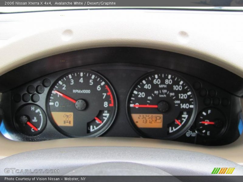 Avalanche White / Desert/Graphite 2006 Nissan Xterra X 4x4