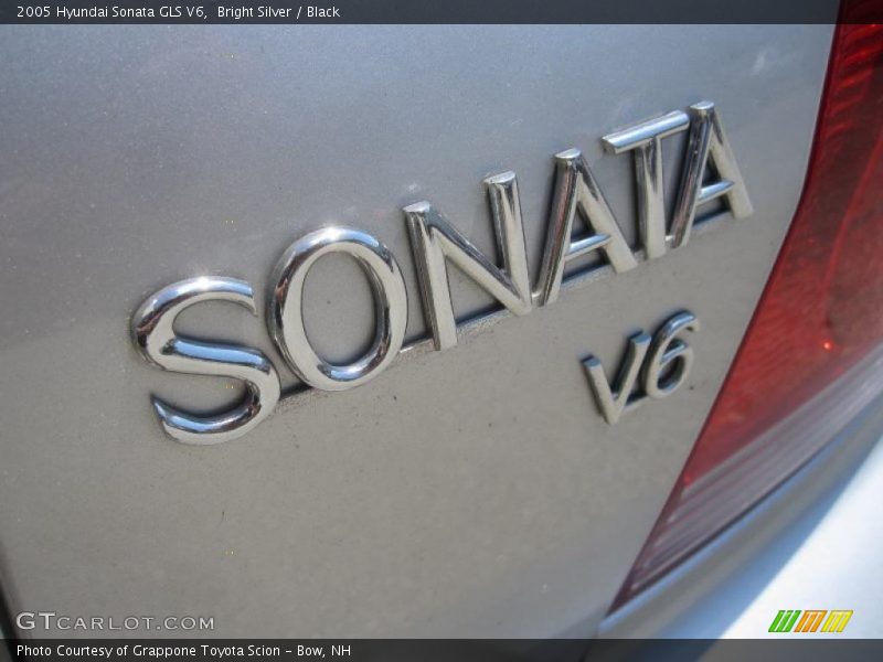 Bright Silver / Black 2005 Hyundai Sonata GLS V6