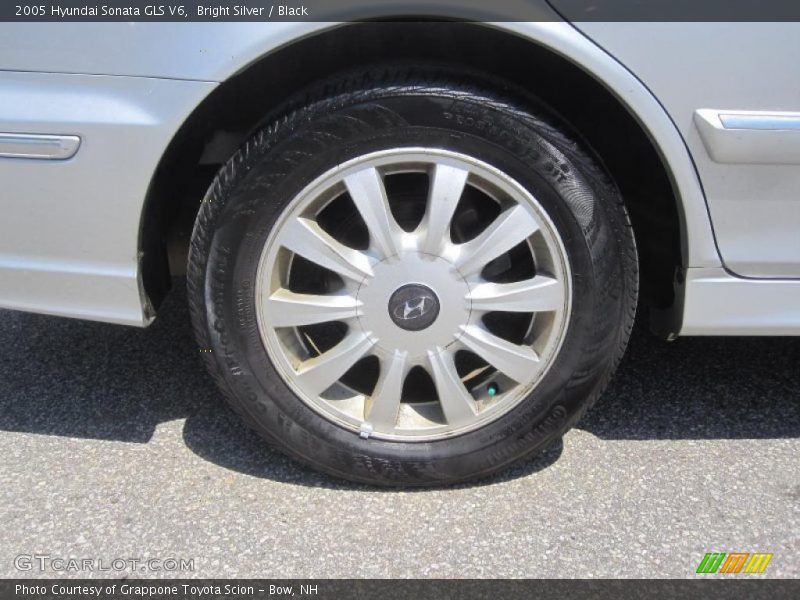 Bright Silver / Black 2005 Hyundai Sonata GLS V6