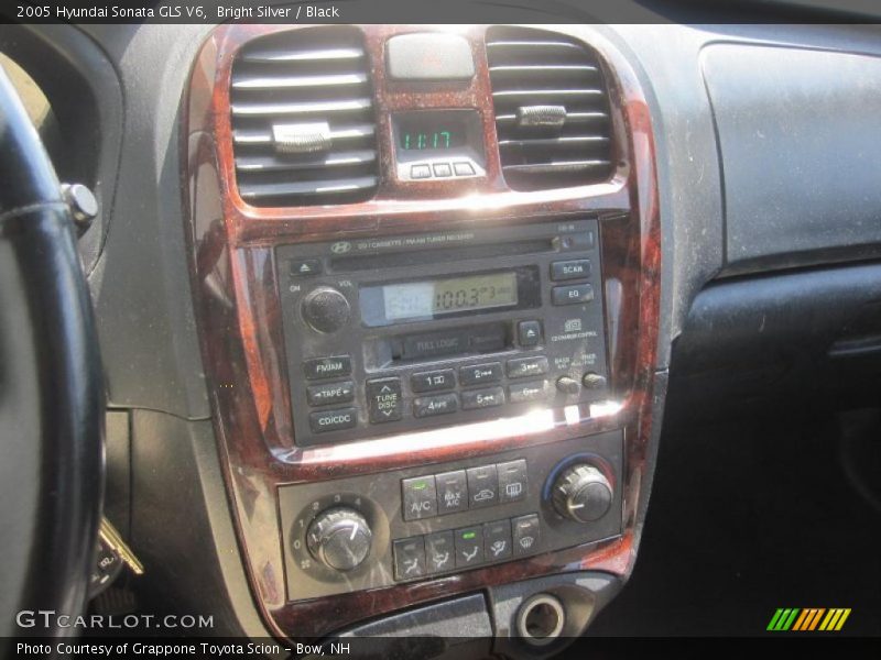 Bright Silver / Black 2005 Hyundai Sonata GLS V6