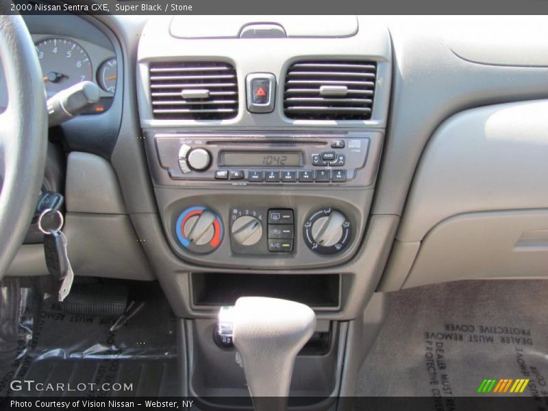 Super Black / Stone 2000 Nissan Sentra GXE