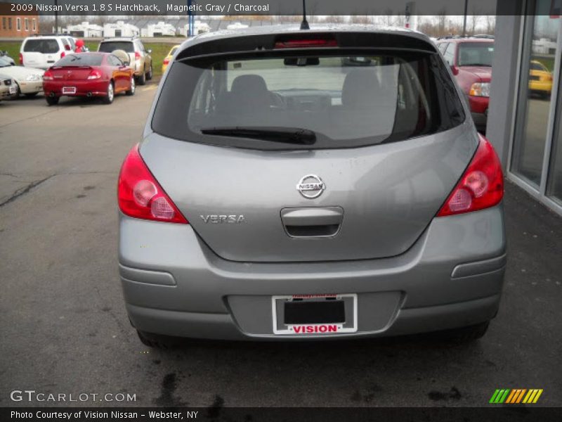 Magnetic Gray / Charcoal 2009 Nissan Versa 1.8 S Hatchback