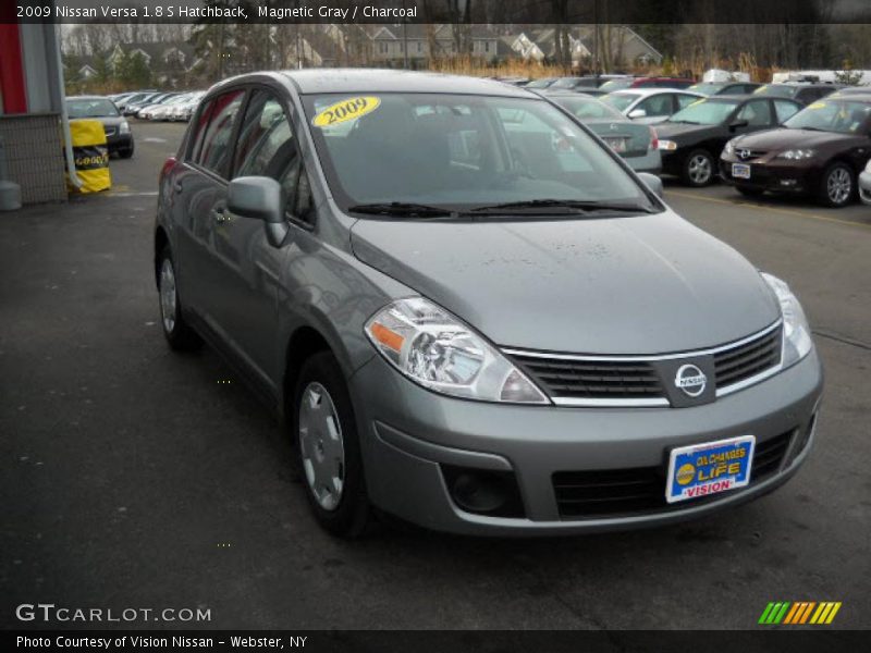 Magnetic Gray / Charcoal 2009 Nissan Versa 1.8 S Hatchback