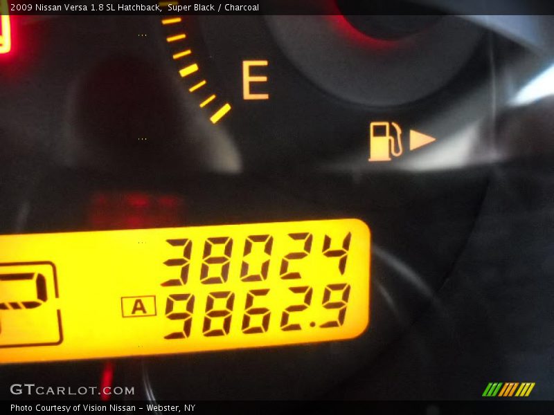 Super Black / Charcoal 2009 Nissan Versa 1.8 SL Hatchback