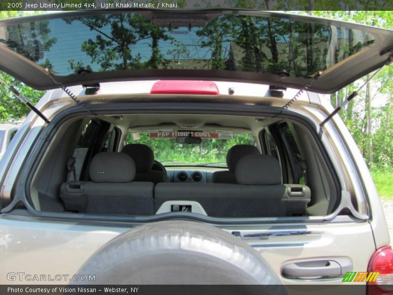 Light Khaki Metallic / Khaki 2005 Jeep Liberty Limited 4x4
