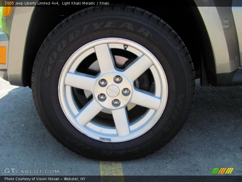 Light Khaki Metallic / Khaki 2005 Jeep Liberty Limited 4x4