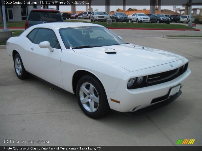 Stone White / Dark Slate Gray 2010 Dodge Challenger SE