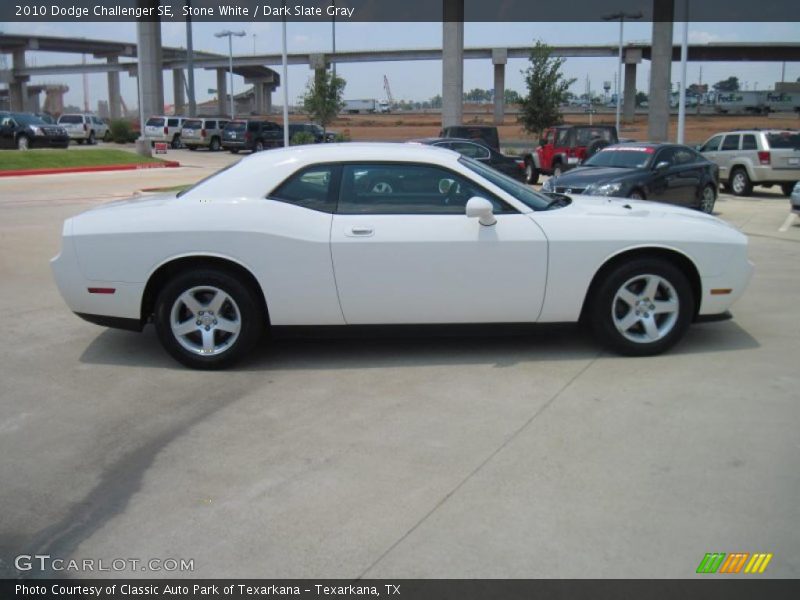 Stone White / Dark Slate Gray 2010 Dodge Challenger SE