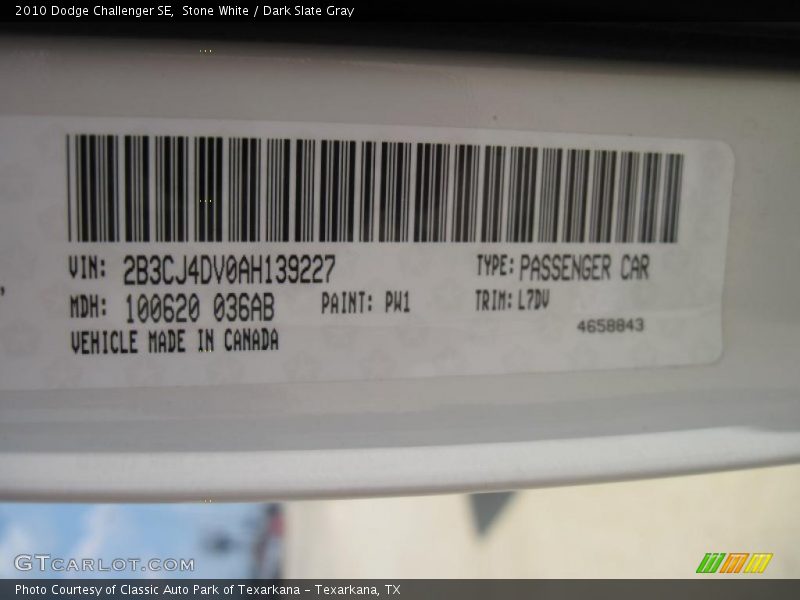 Stone White / Dark Slate Gray 2010 Dodge Challenger SE