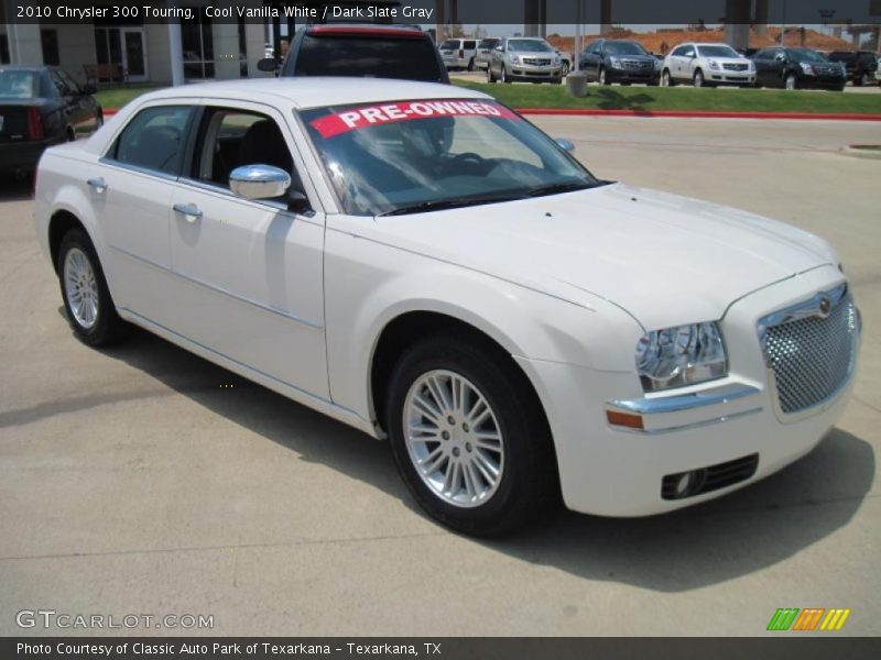 Cool Vanilla White / Dark Slate Gray 2010 Chrysler 300 Touring