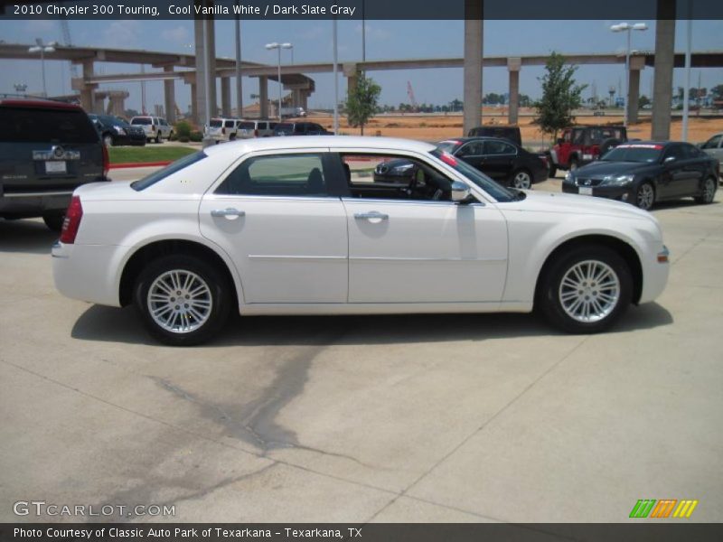 Cool Vanilla White / Dark Slate Gray 2010 Chrysler 300 Touring
