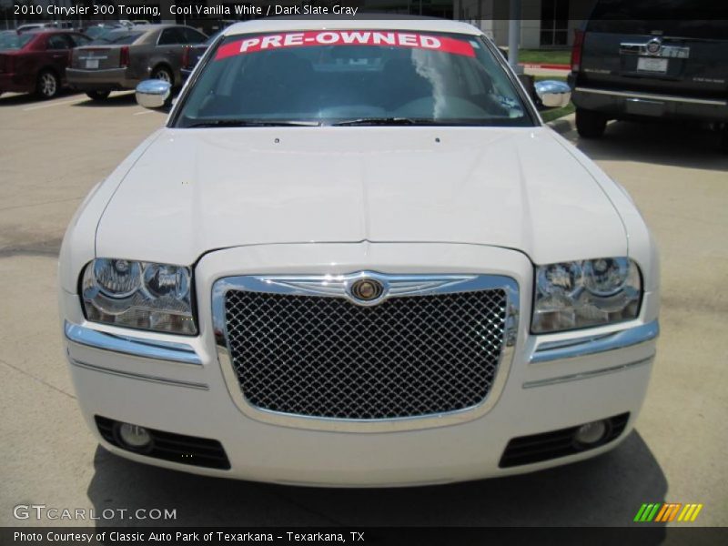 Cool Vanilla White / Dark Slate Gray 2010 Chrysler 300 Touring