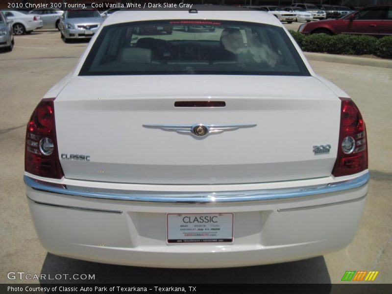 Cool Vanilla White / Dark Slate Gray 2010 Chrysler 300 Touring