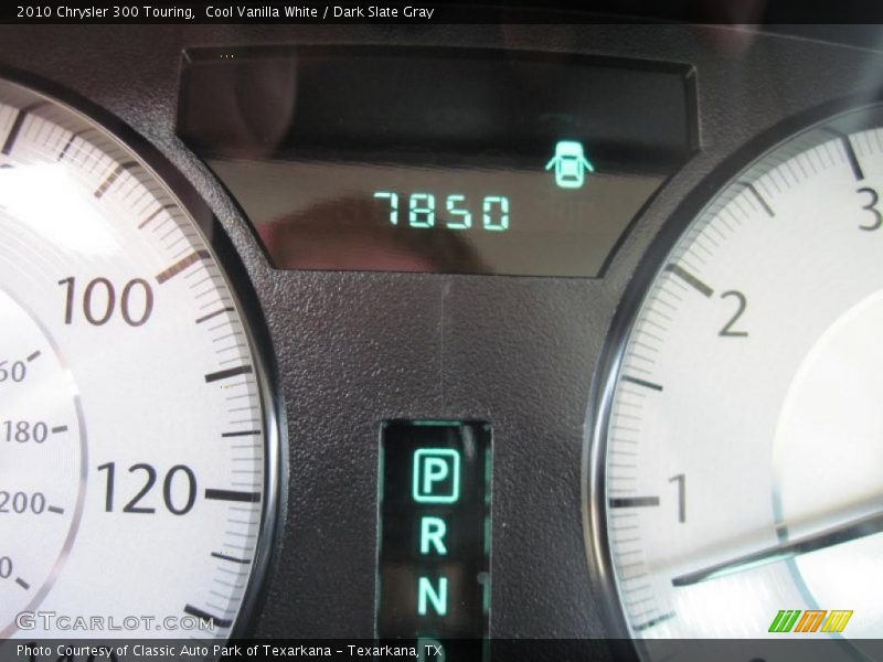 Cool Vanilla White / Dark Slate Gray 2010 Chrysler 300 Touring