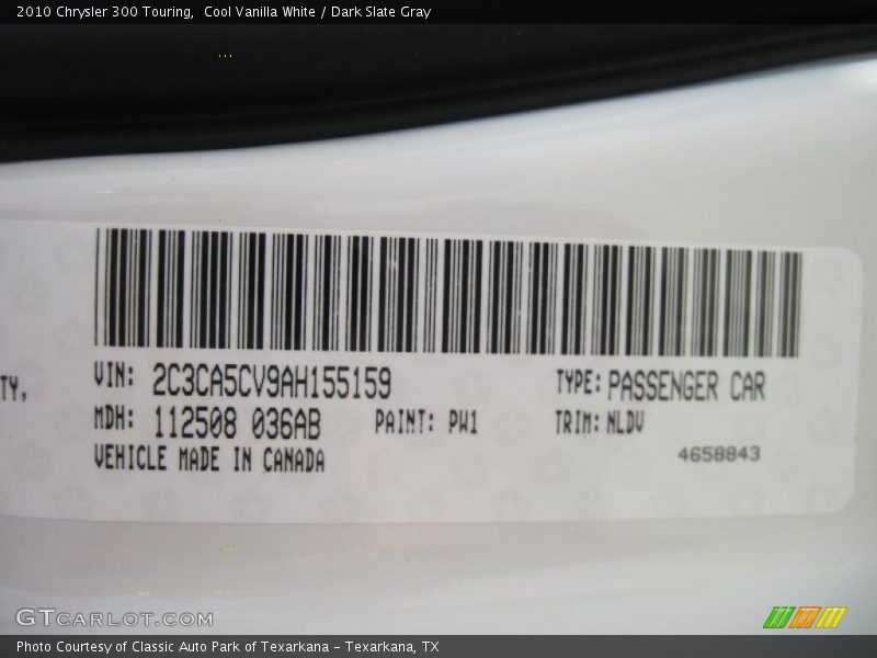 Cool Vanilla White / Dark Slate Gray 2010 Chrysler 300 Touring