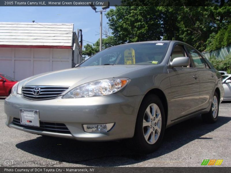 Mineral Green Opalescent / Gray 2005 Toyota Camry XLE