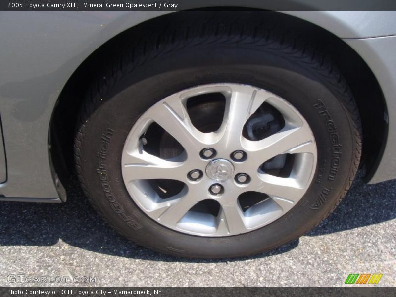 Mineral Green Opalescent / Gray 2005 Toyota Camry XLE