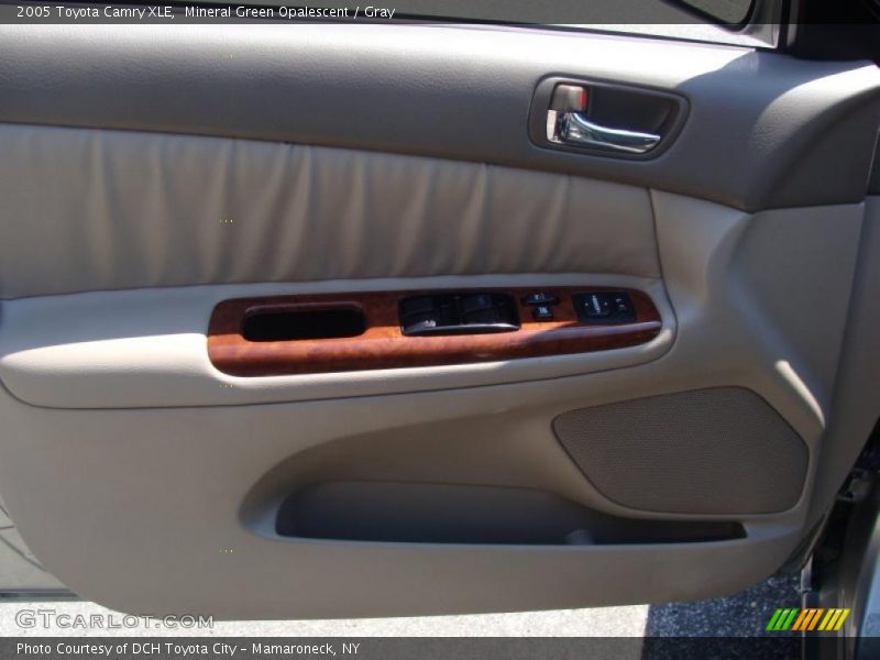 Mineral Green Opalescent / Gray 2005 Toyota Camry XLE
