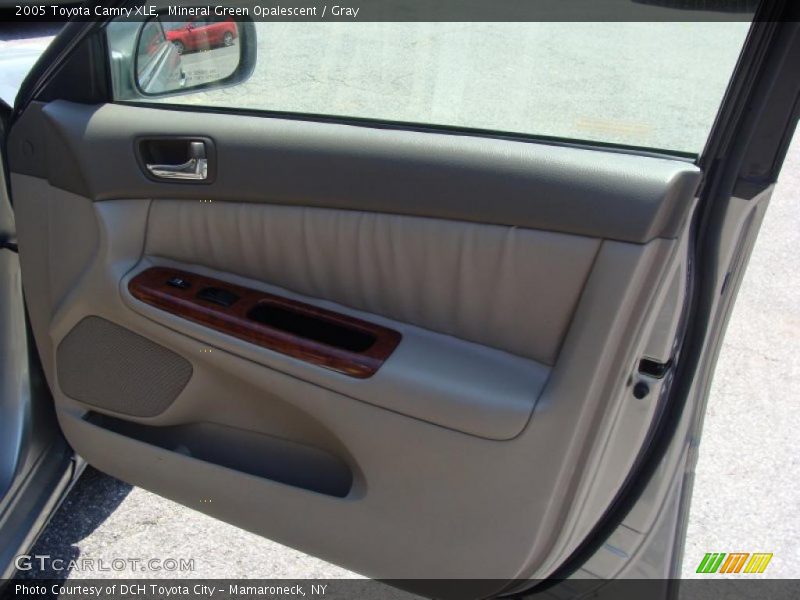 Mineral Green Opalescent / Gray 2005 Toyota Camry XLE