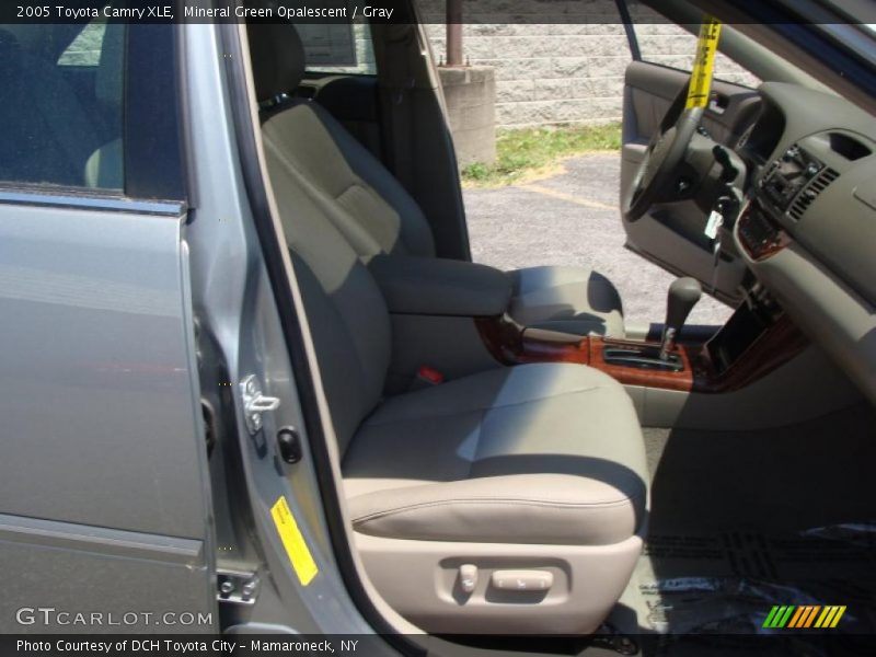 Mineral Green Opalescent / Gray 2005 Toyota Camry XLE