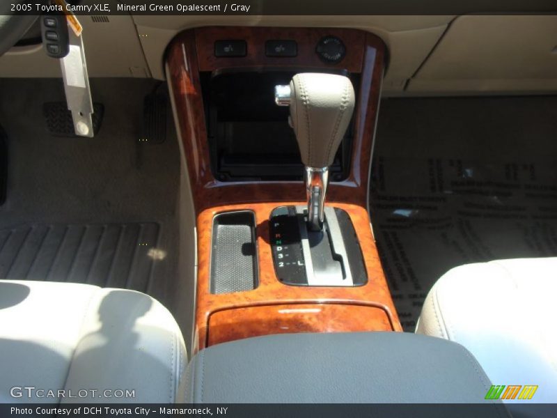 Mineral Green Opalescent / Gray 2005 Toyota Camry XLE