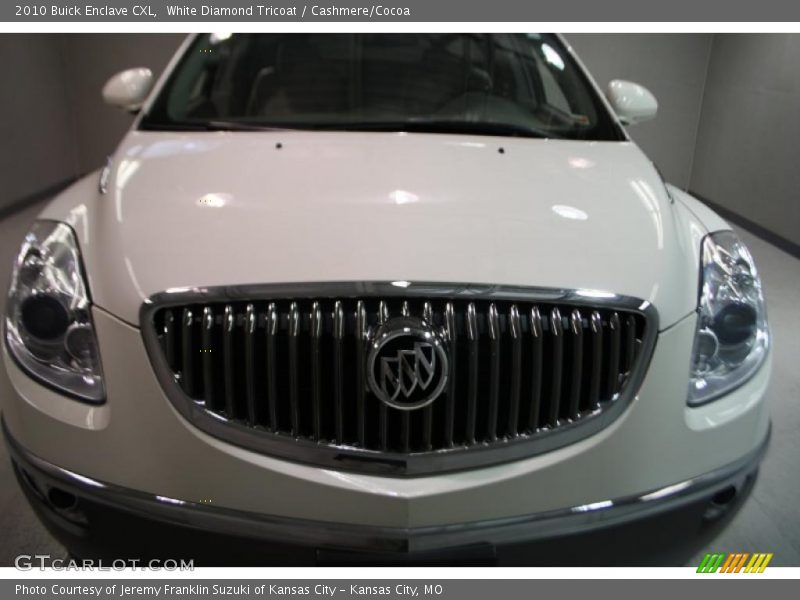White Diamond Tricoat / Cashmere/Cocoa 2010 Buick Enclave CXL