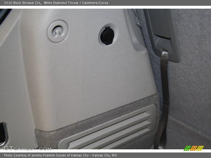 White Diamond Tricoat / Cashmere/Cocoa 2010 Buick Enclave CXL
