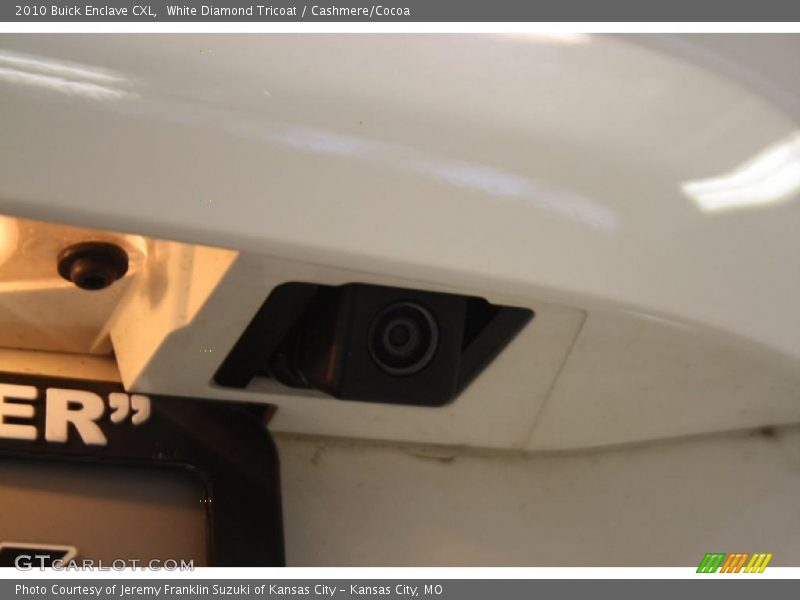 White Diamond Tricoat / Cashmere/Cocoa 2010 Buick Enclave CXL