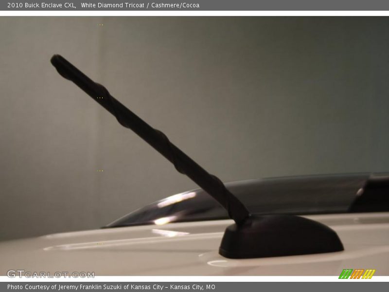 White Diamond Tricoat / Cashmere/Cocoa 2010 Buick Enclave CXL