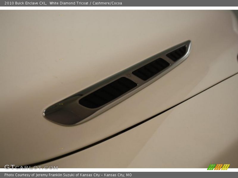White Diamond Tricoat / Cashmere/Cocoa 2010 Buick Enclave CXL