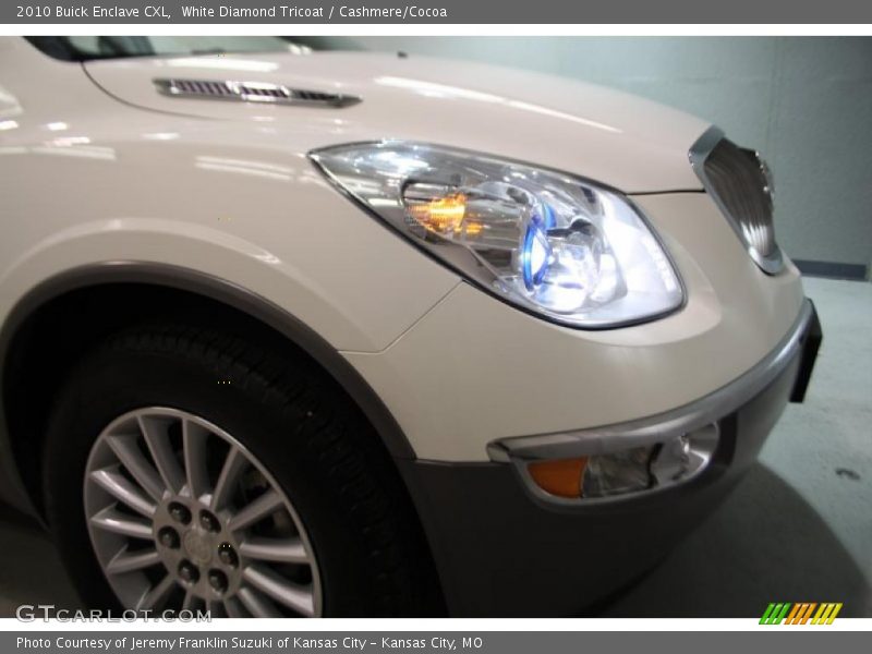 White Diamond Tricoat / Cashmere/Cocoa 2010 Buick Enclave CXL