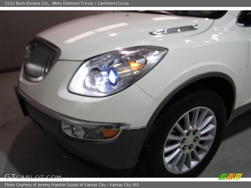 White Diamond Tricoat / Cashmere/Cocoa 2010 Buick Enclave CXL
