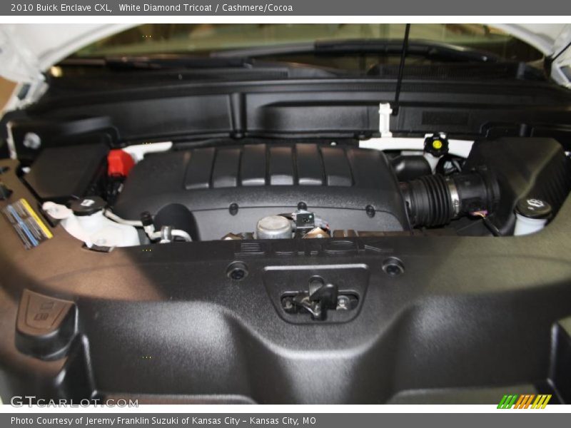White Diamond Tricoat / Cashmere/Cocoa 2010 Buick Enclave CXL