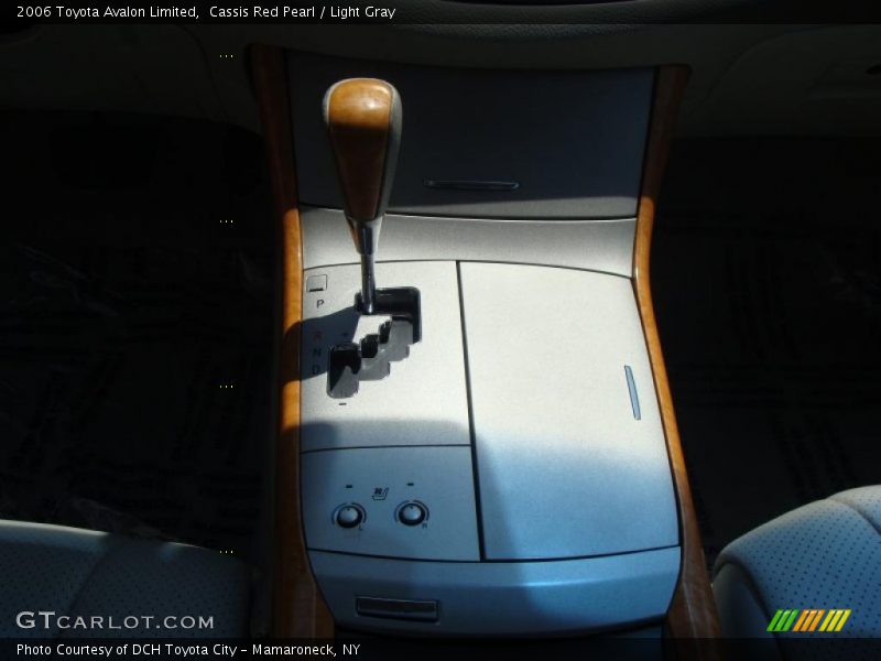 Cassis Red Pearl / Light Gray 2006 Toyota Avalon Limited