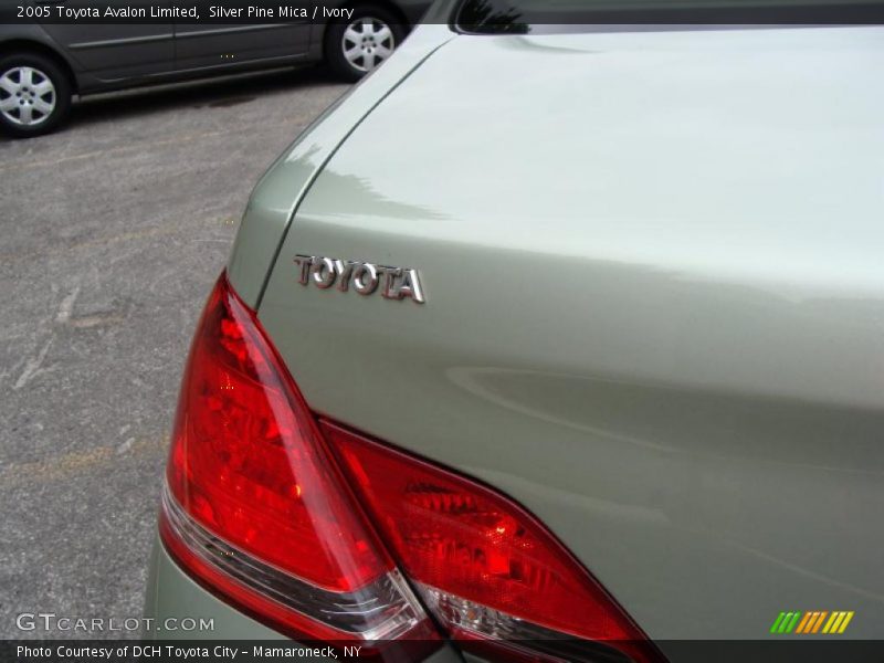 Silver Pine Mica / Ivory 2005 Toyota Avalon Limited