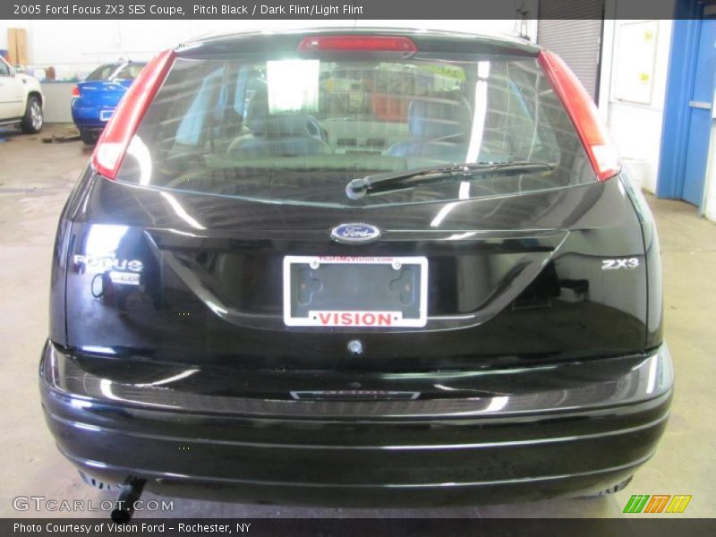 Pitch Black / Dark Flint/Light Flint 2005 Ford Focus ZX3 SES Coupe