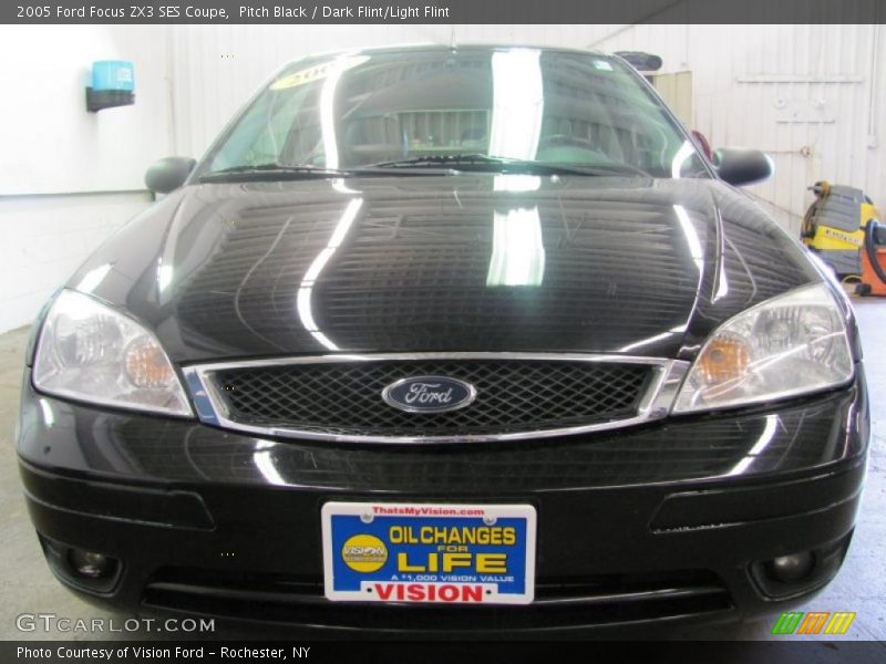 Pitch Black / Dark Flint/Light Flint 2005 Ford Focus ZX3 SES Coupe