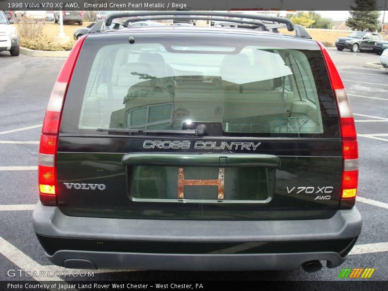 Emerald Green Pearl Metallic / Beige 1998 Volvo V70 XC AWD
