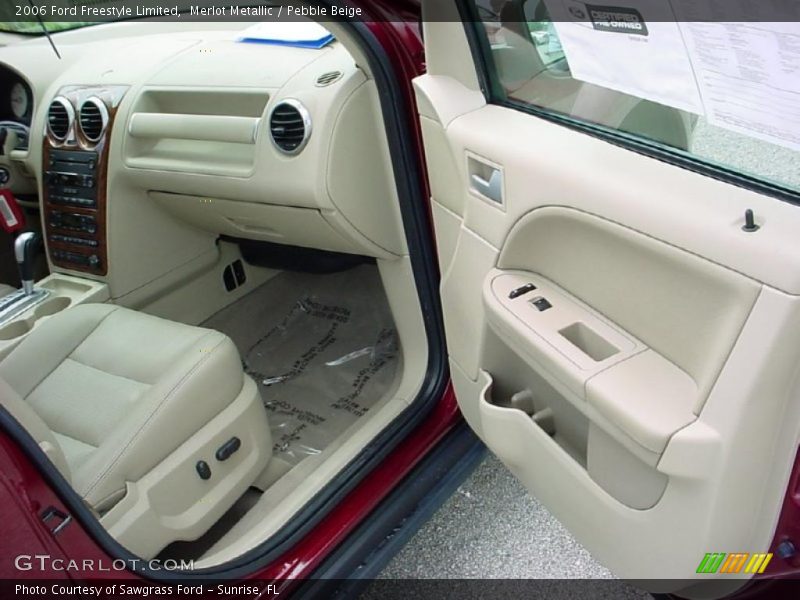 Merlot Metallic / Pebble Beige 2006 Ford Freestyle Limited